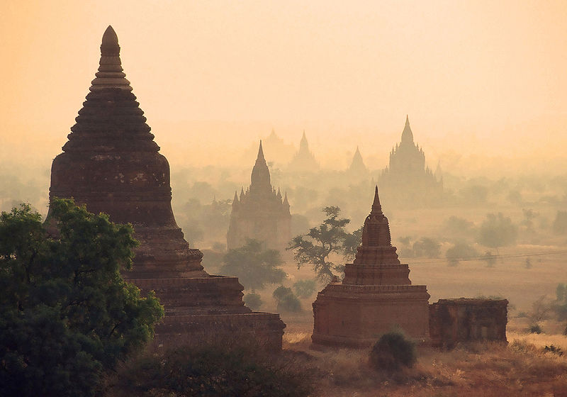 800px-Ruins_of_Bagan,_1999